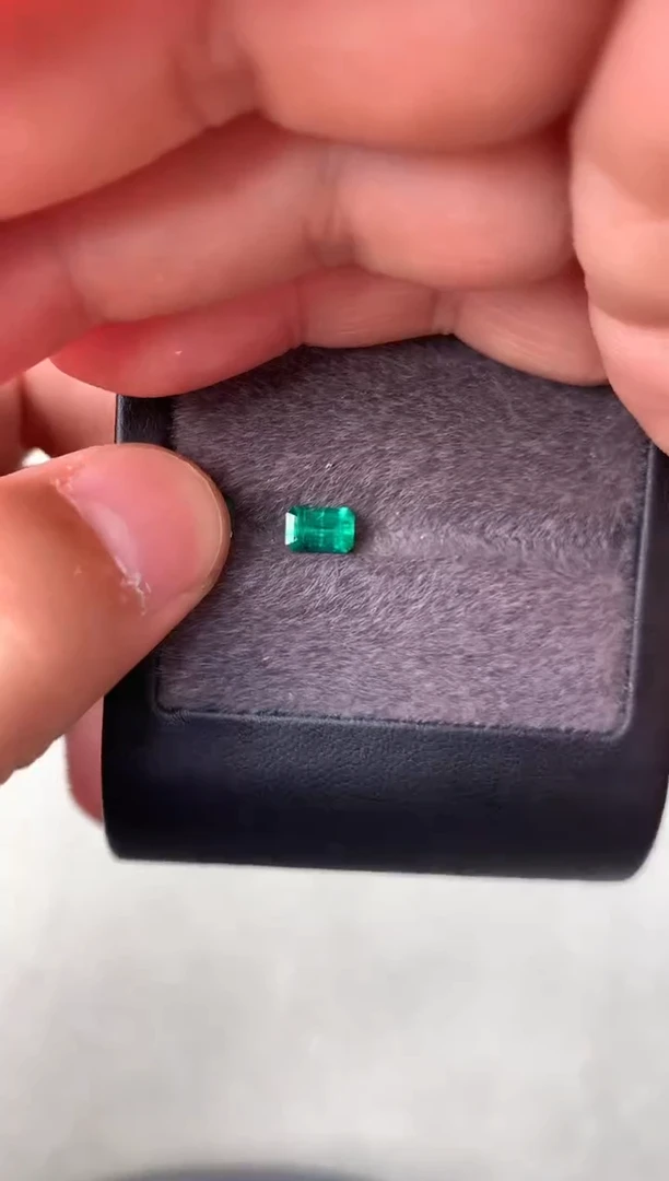 【闪购商品】定制祖母绿裸石未镶嵌0.57ct 潘杰希尔祖母绿