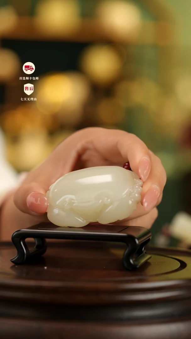 云南石竹叶青雕刻：八方来贝螃蟹把件摆件