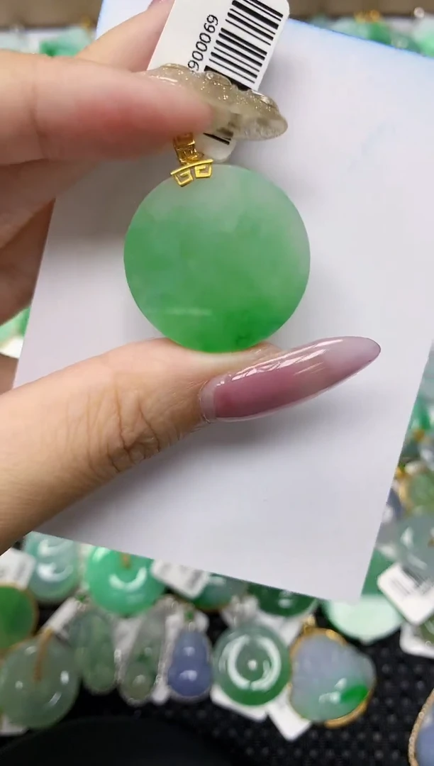 翡翠18K金镶嵌颈饰1111111111