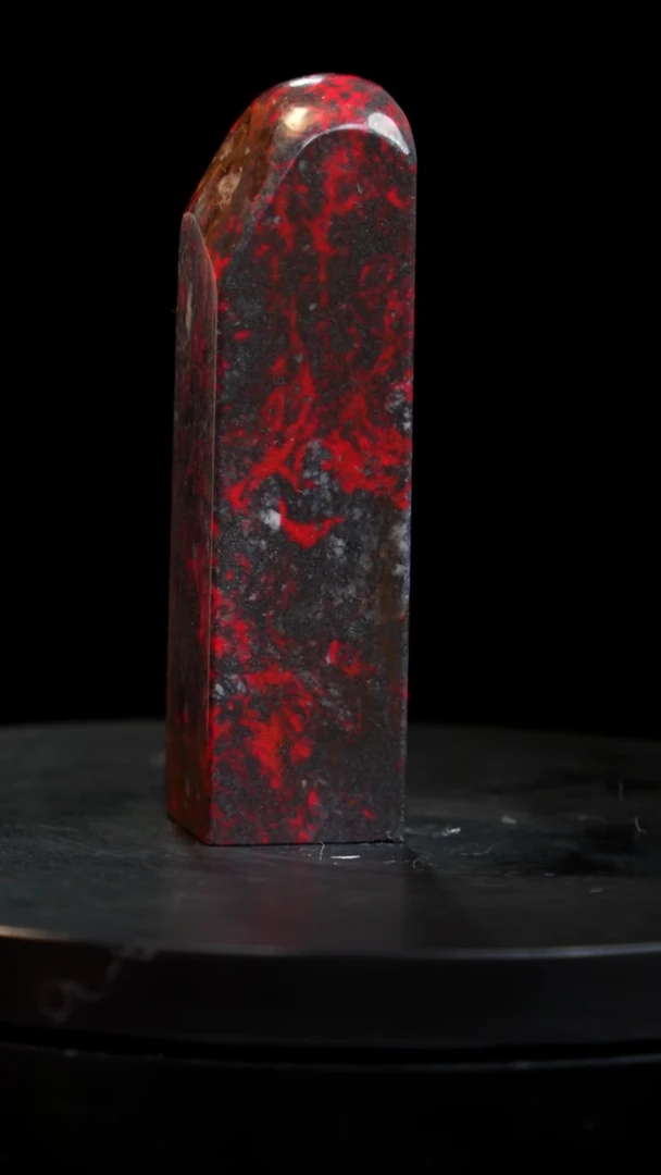 鸡血石梅花鸡血石