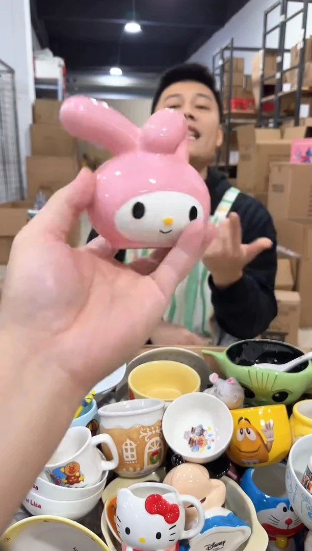 瓷片美乐蒂头粉瓶