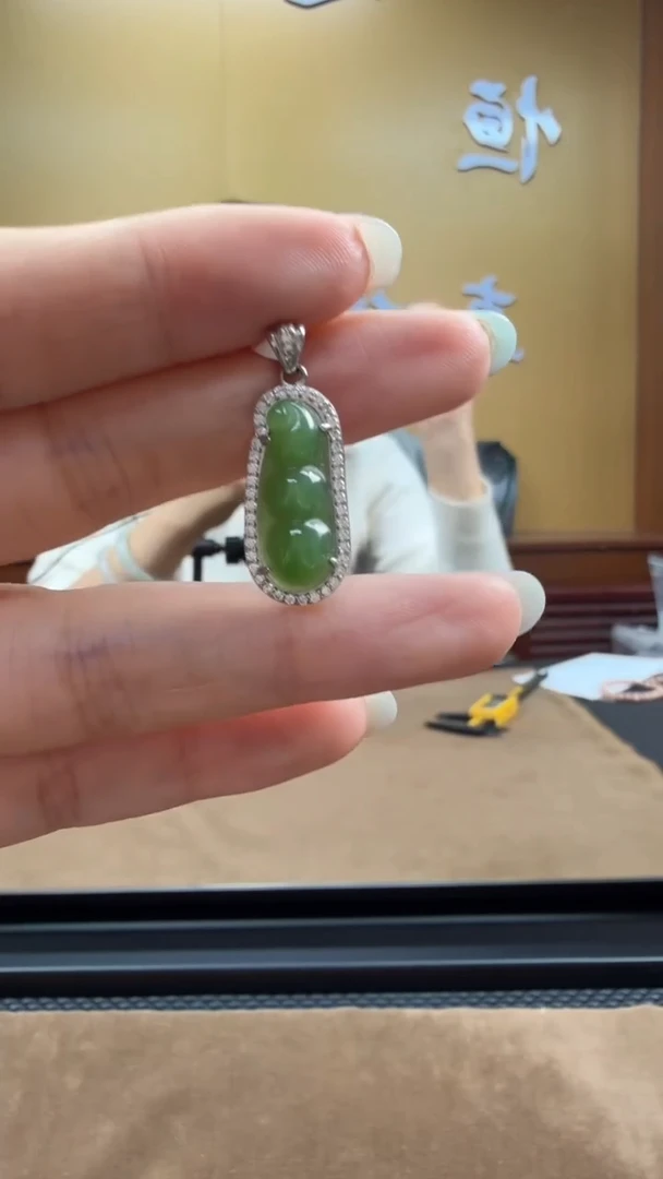 颈饰未镶嵌和田玉挂件