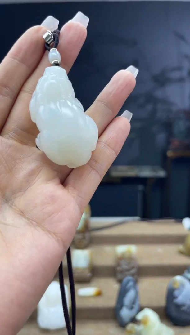 颈饰未镶嵌和田玉1