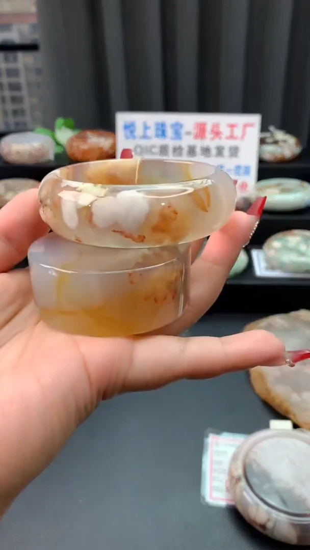 未镶嵌手镯石英质玉（58圈口）赠送镯心