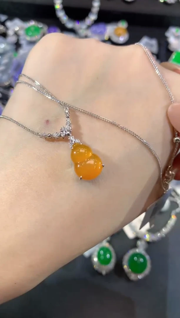 颈饰18K金镶嵌翡翠101-套链