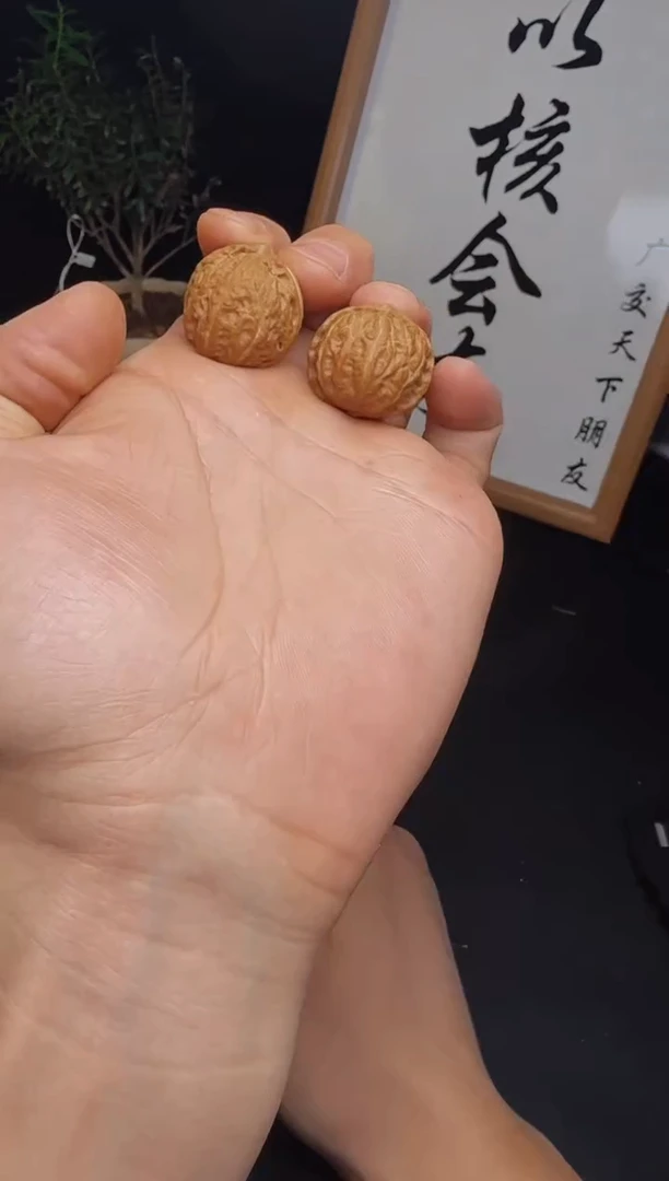 【闪购商品】文玩核桃把件小秋子