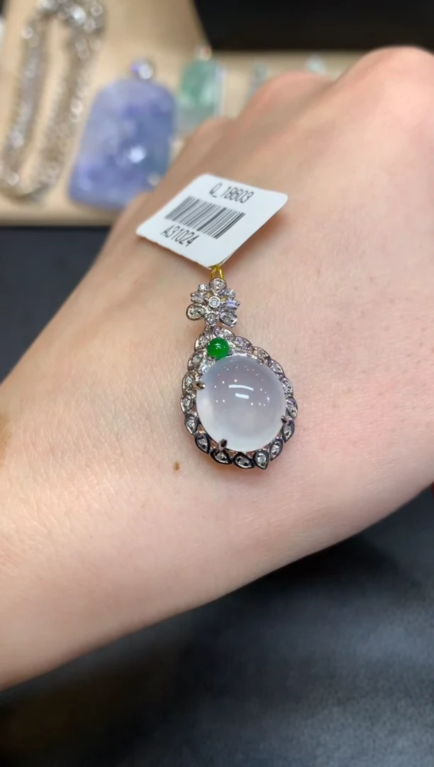 【闪购商品】翡翠颈饰18K金镶嵌蛋面【无服务费】