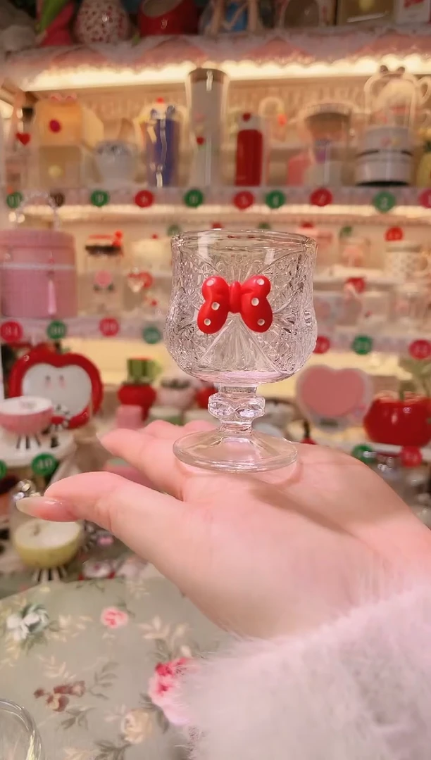【闪购商品】摆件蝴蝶结高脚白酒杯品质好，发货快，放心拍