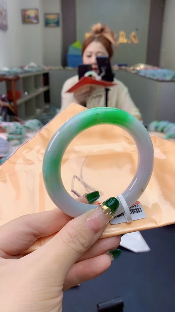 翡翠手镯未镶嵌0482874389