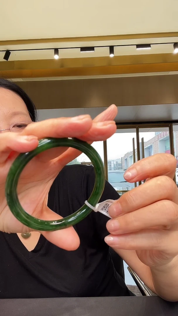 未镶嵌手镯和田玉花***?美人镯59