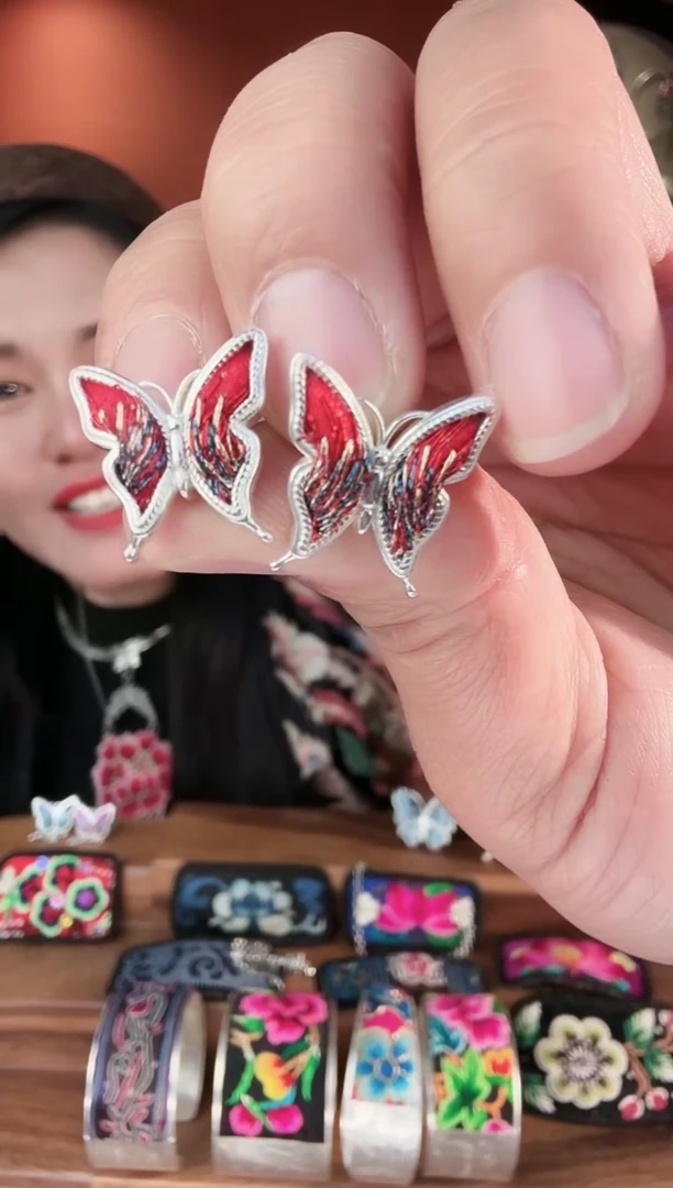 织绣非遗手工苗绣刺绣饰品20