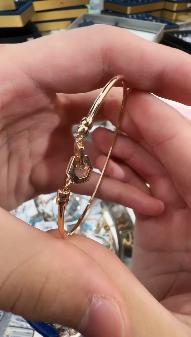 【闪购商品】钻石手镯18K金镶嵌k玫手镯4.25g