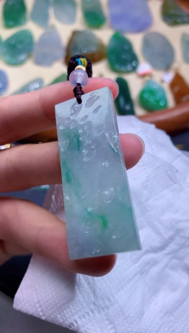 颈饰未镶嵌翡翠