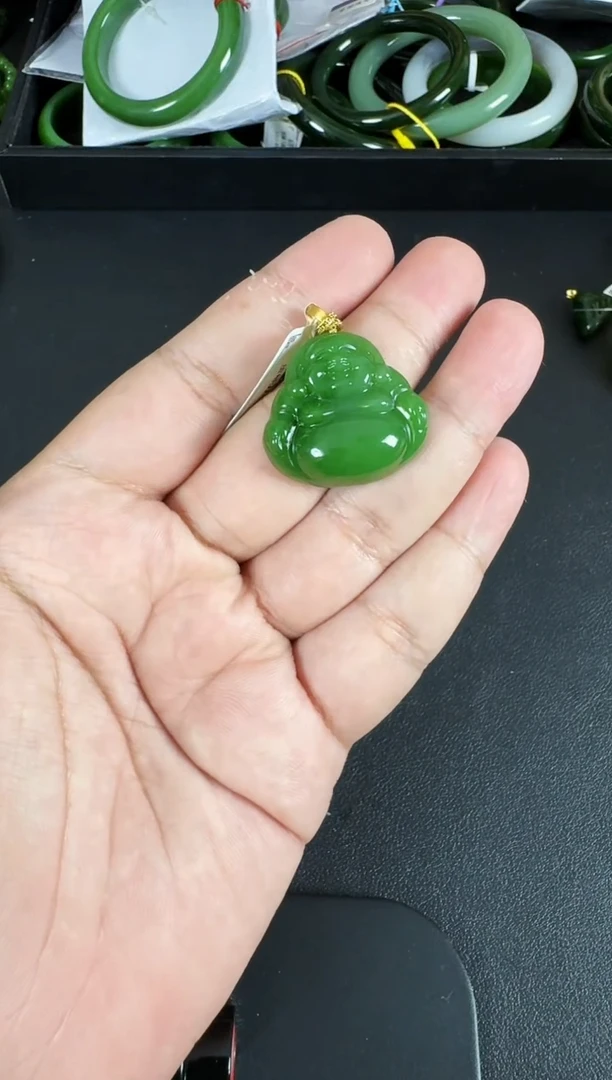 吊坠(不含链)18K金镶嵌和田玉（碧玉）约28MM粉绿