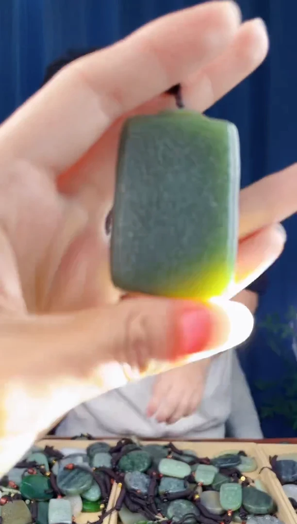 未镶嵌和田玉挂件拍一发一，多样性发货