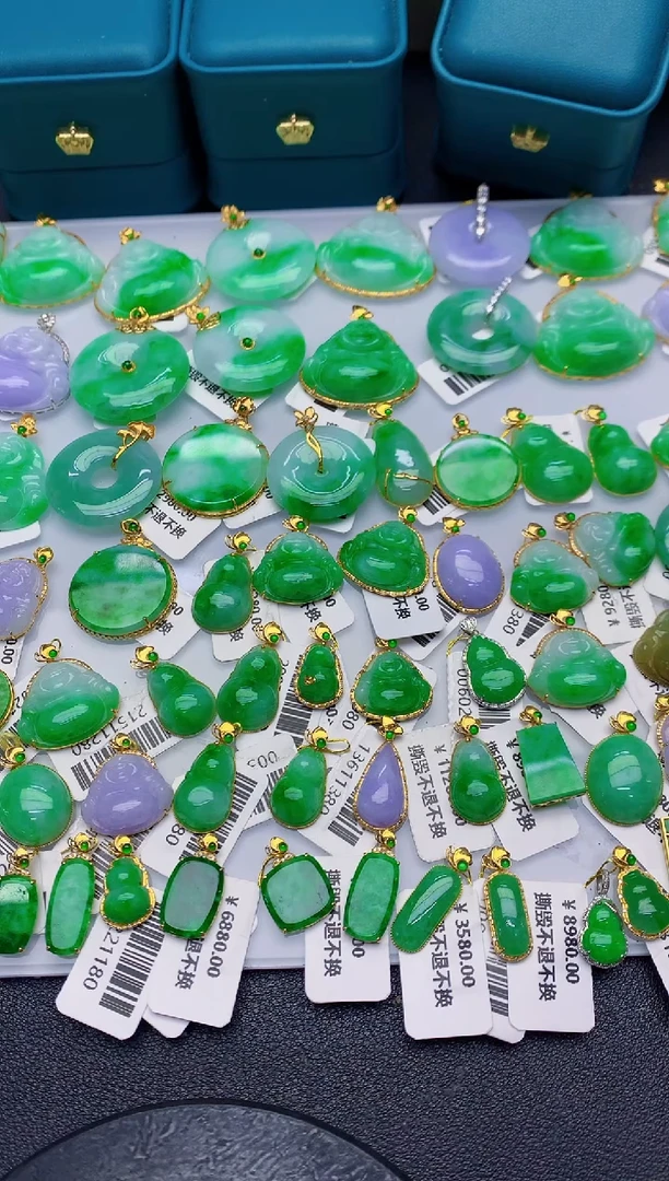 颈饰18K金镶嵌翡翠缅甸天然翡翠A货