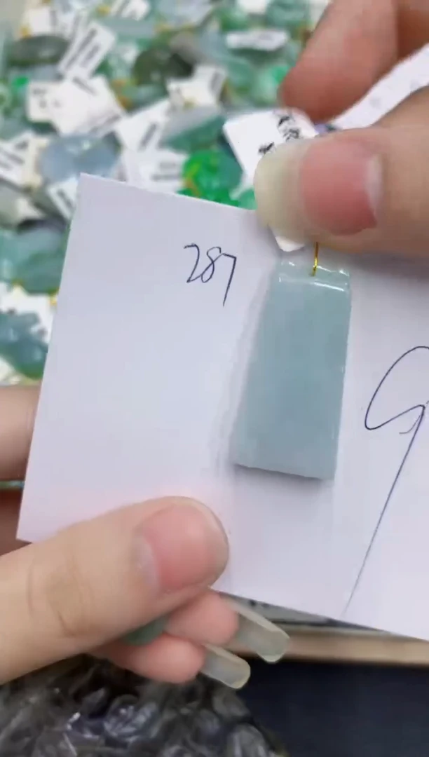 颈饰未镶嵌翡翠 翡翠