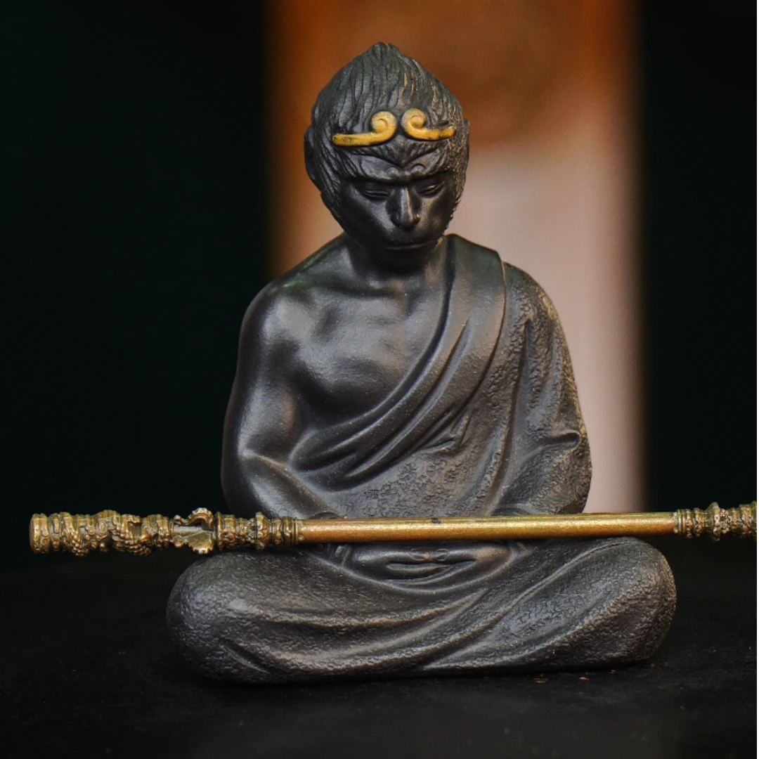 双色悟空（带金箍棒）宜兴紫砂茶宠摆件