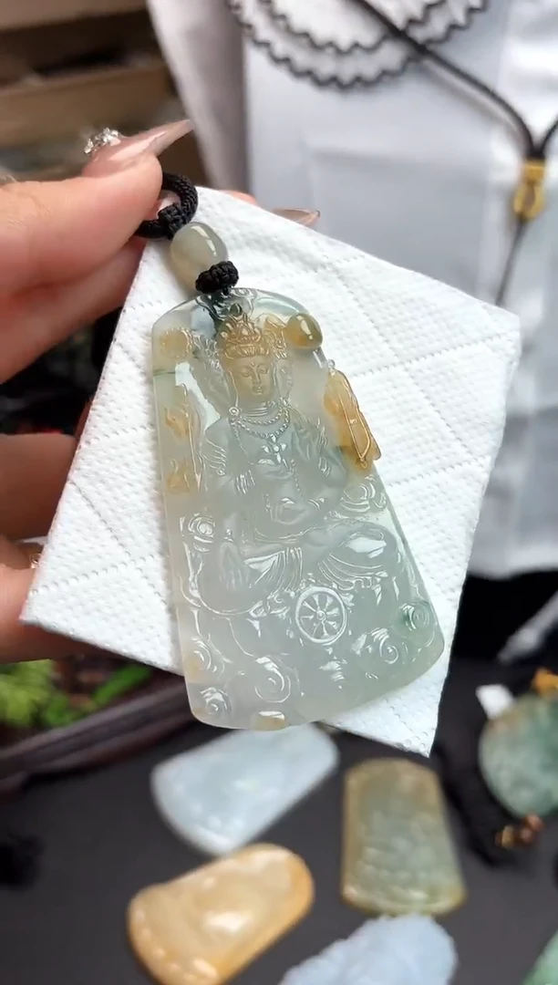 颈饰未镶嵌翡翠千手观音