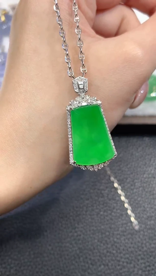 吊坠(不含链)18K金镶嵌翡翠A79