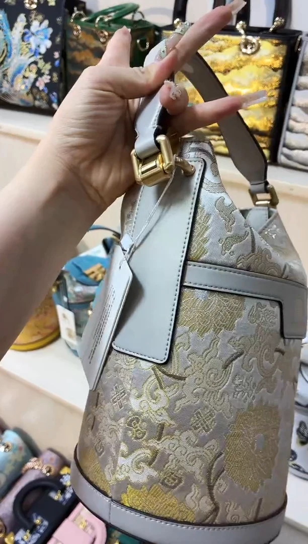 织物开****天云锦桶包