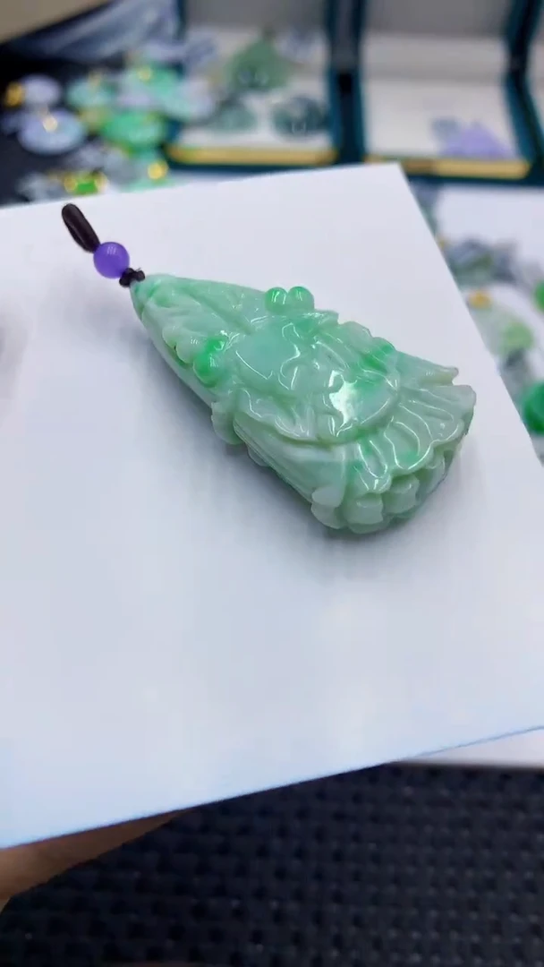 翡翠未镶嵌颈饰             8