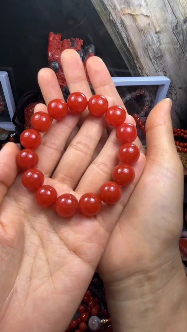 颈饰未镶嵌南红玛瑙怀*?南红手串