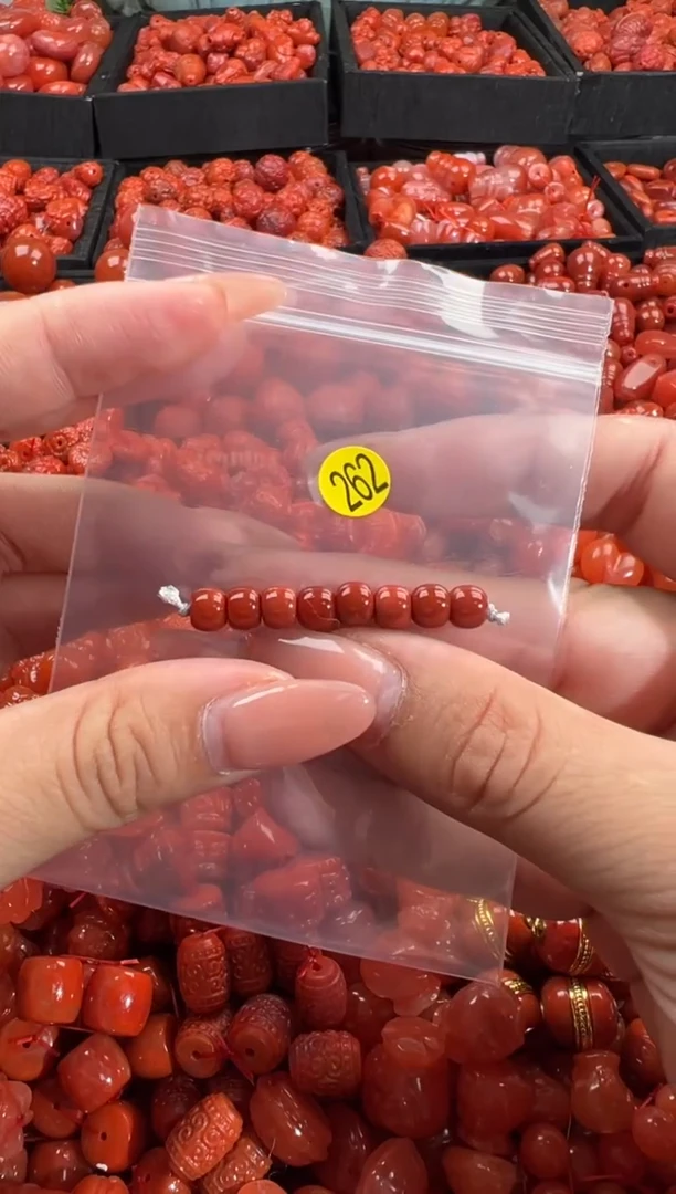 南红玛瑙未镶嵌颈饰1