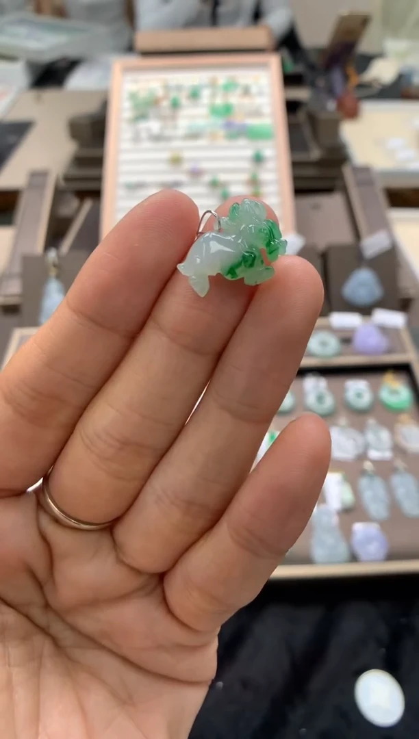 颈饰未镶嵌翡翠小马