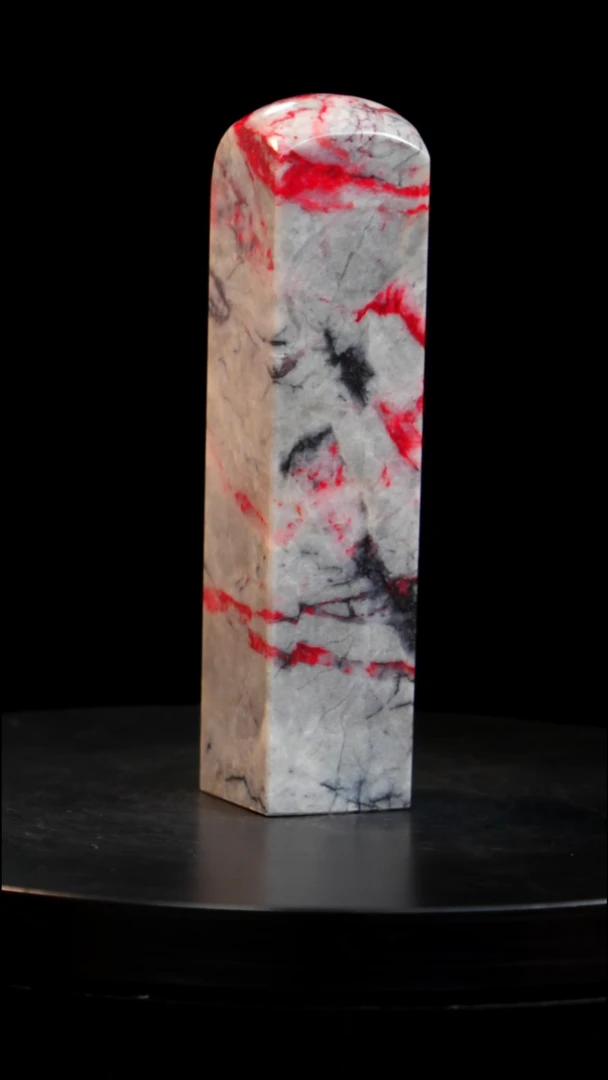 鸡血石瓷白鸡血石