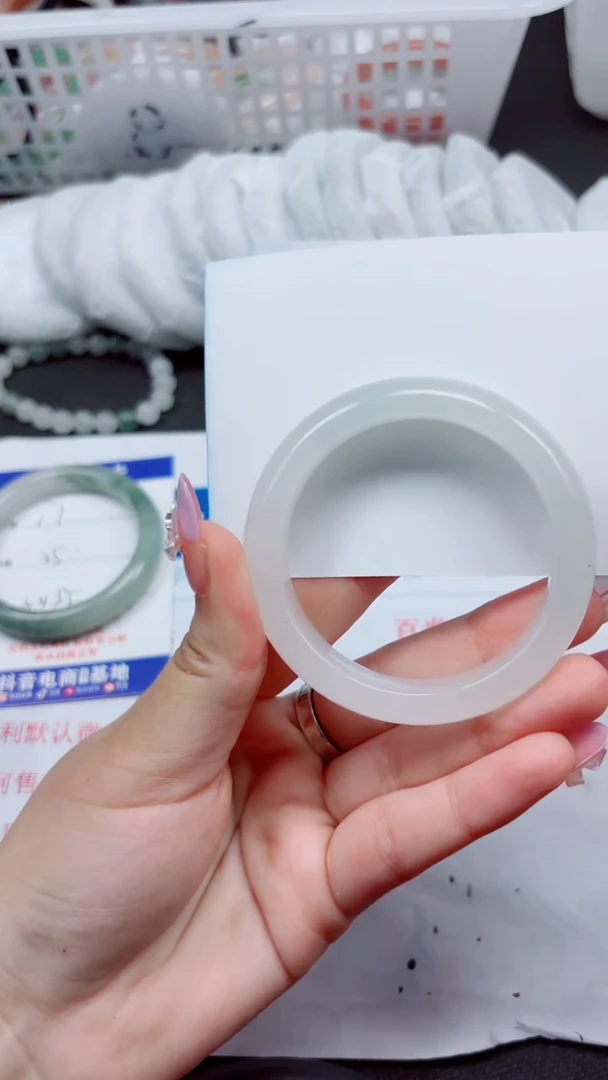 石英质玉手镯未镶嵌A18-52.53