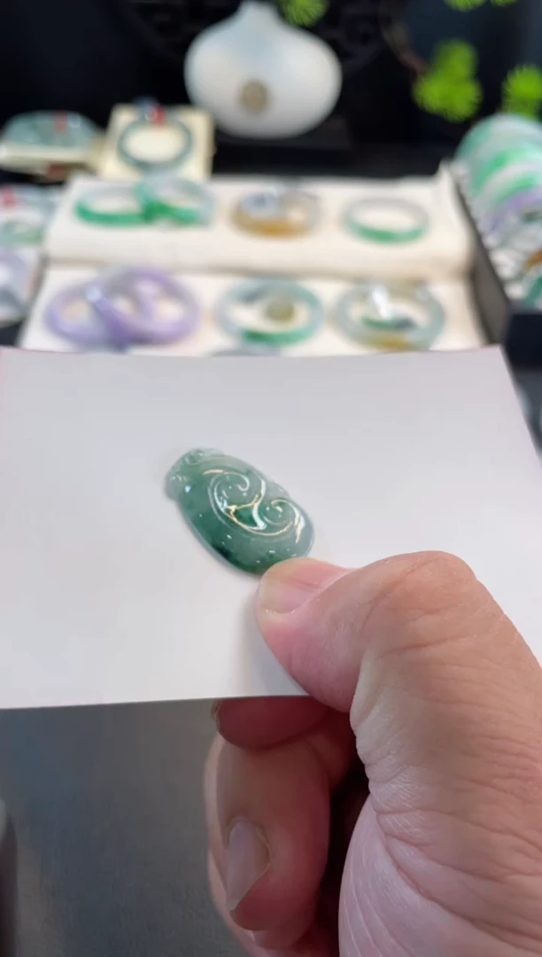 翡翠未镶嵌颈饰4有纹裂
