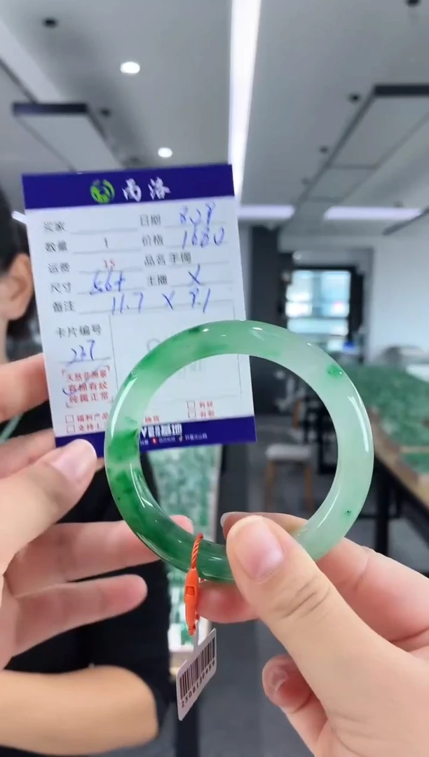 未镶嵌石英质玉手镯56+