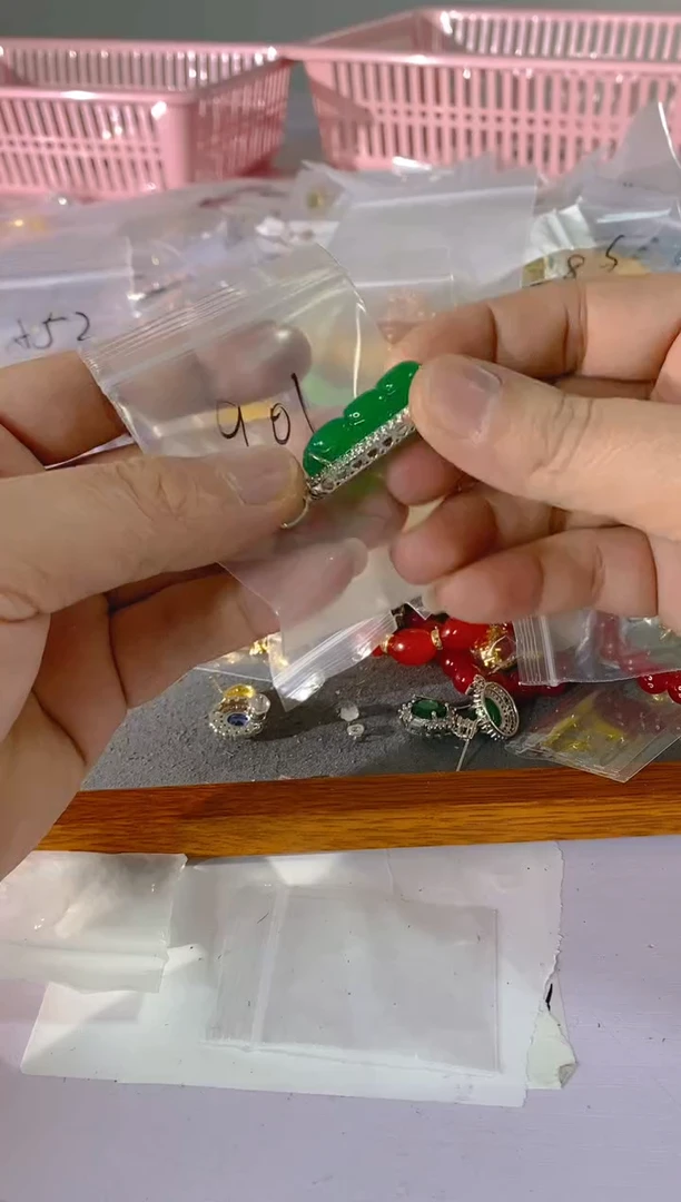 【闪购商品】水晶颈饰银S925镶嵌901红宝，蓝宝，多样性发一件赠链