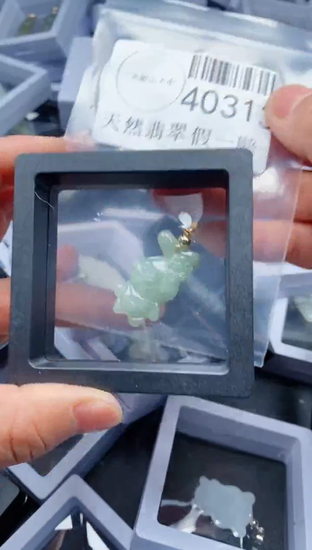 【闪购商品】翡翠吊坠(不含链)未镶嵌40313