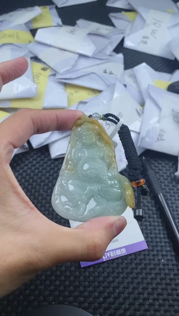 翡翠未镶嵌颈饰