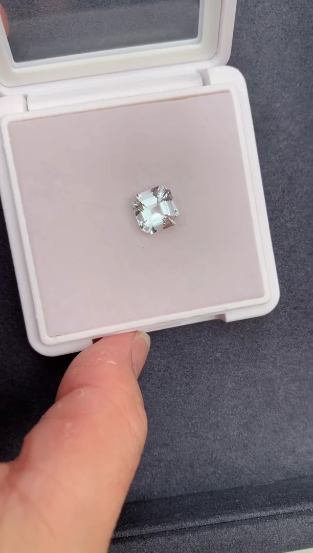 【闪购商品】绿柱石裸石未镶嵌2.8ct海蓝宝