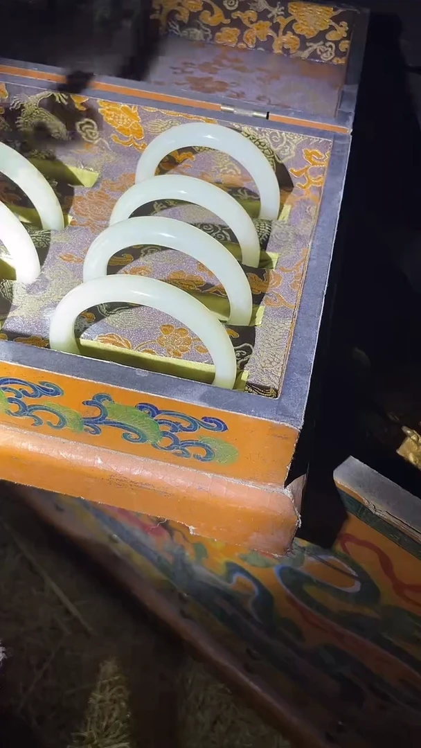 和田玉手镯未镶嵌白玉细条4只