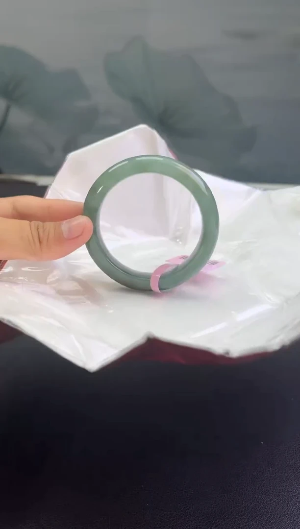 翡翠手镯未镶嵌翡翠手镯（微瑕）