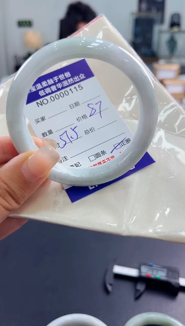 翡翠手镯未镶嵌天然缅甸A货翡翠