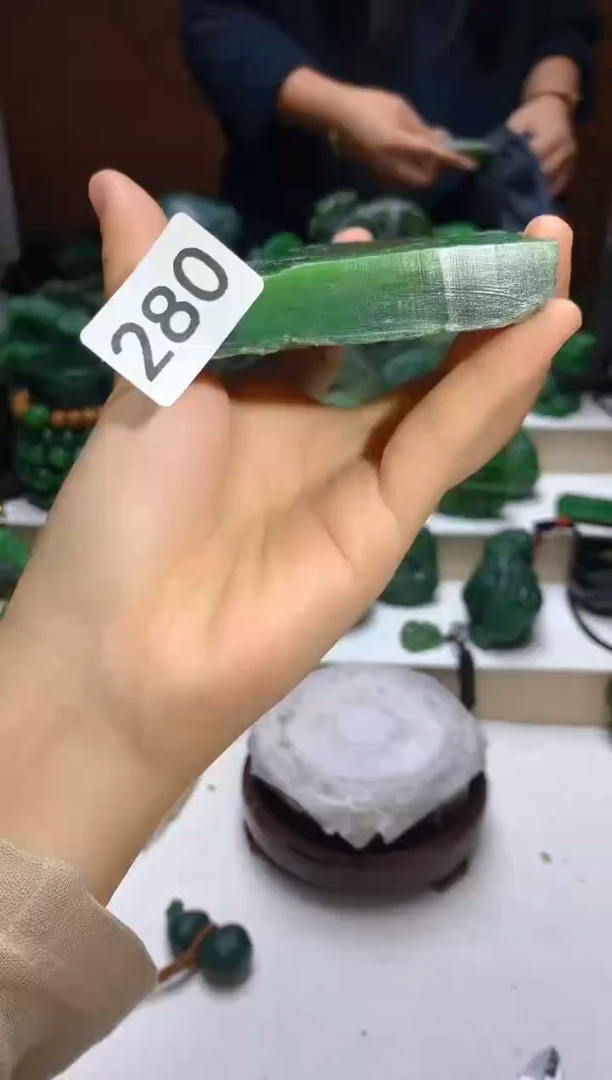 未镶嵌和田玉（碧玉）珠宝半成品0