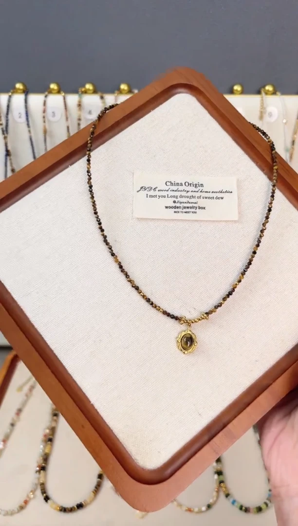 石英质玉钛钢颈饰8号