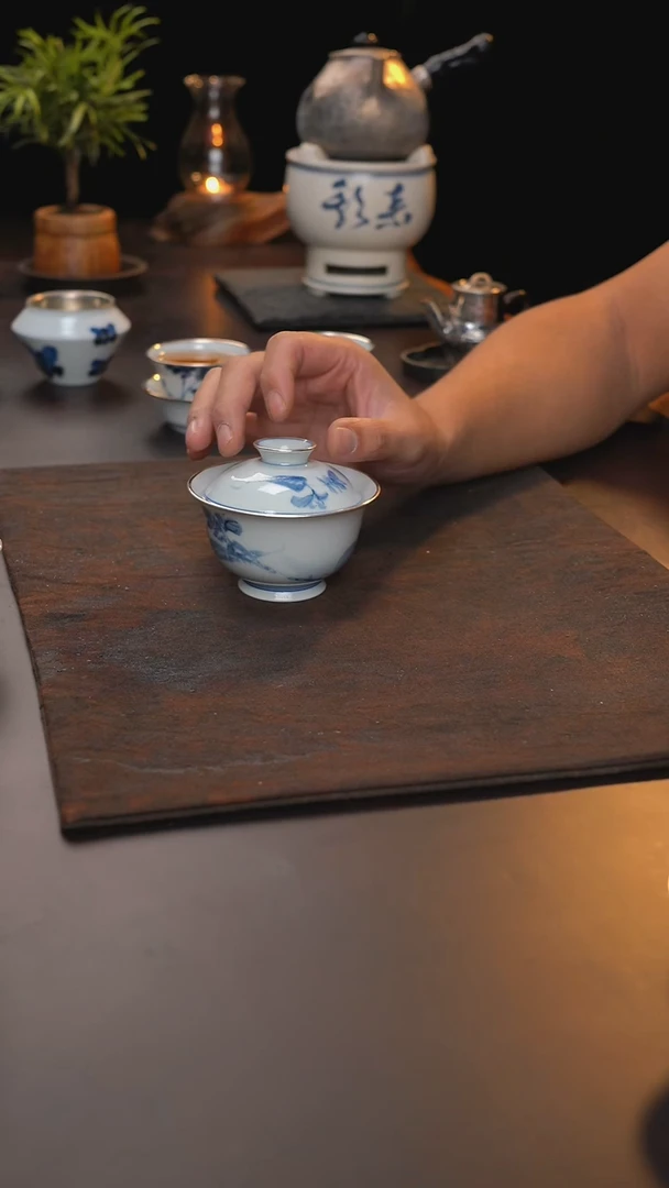 手绘兔子盖碗三包银口