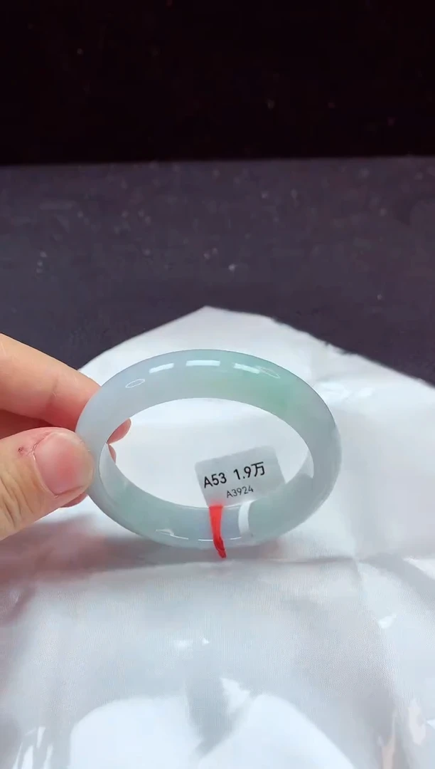 【闪购商品】翡翠手镯未镶嵌镯子53+