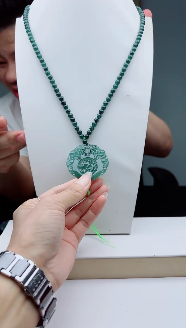 颈饰未镶嵌翡翠多样性发其一