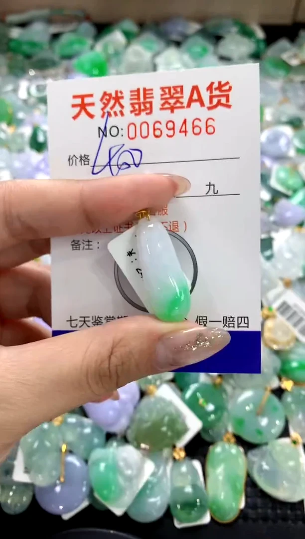 颈饰18K金镶嵌翡翠1111111111111111