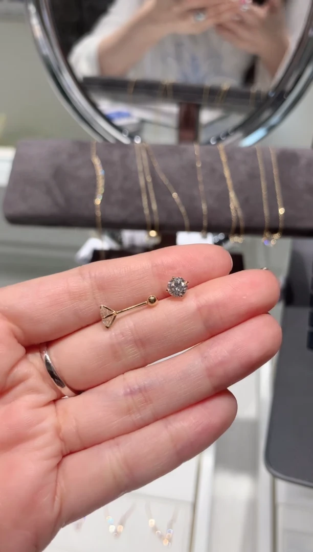 18K金镶嵌耳饰实验室培育钻石螺旋耳堵四爪耳钉