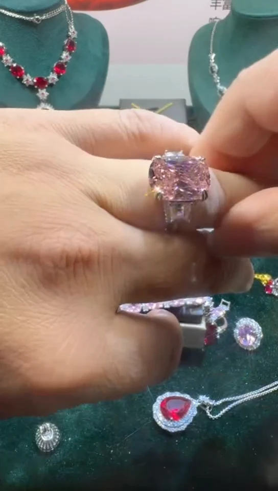 戒指蓝宝石18K金镶嵌0