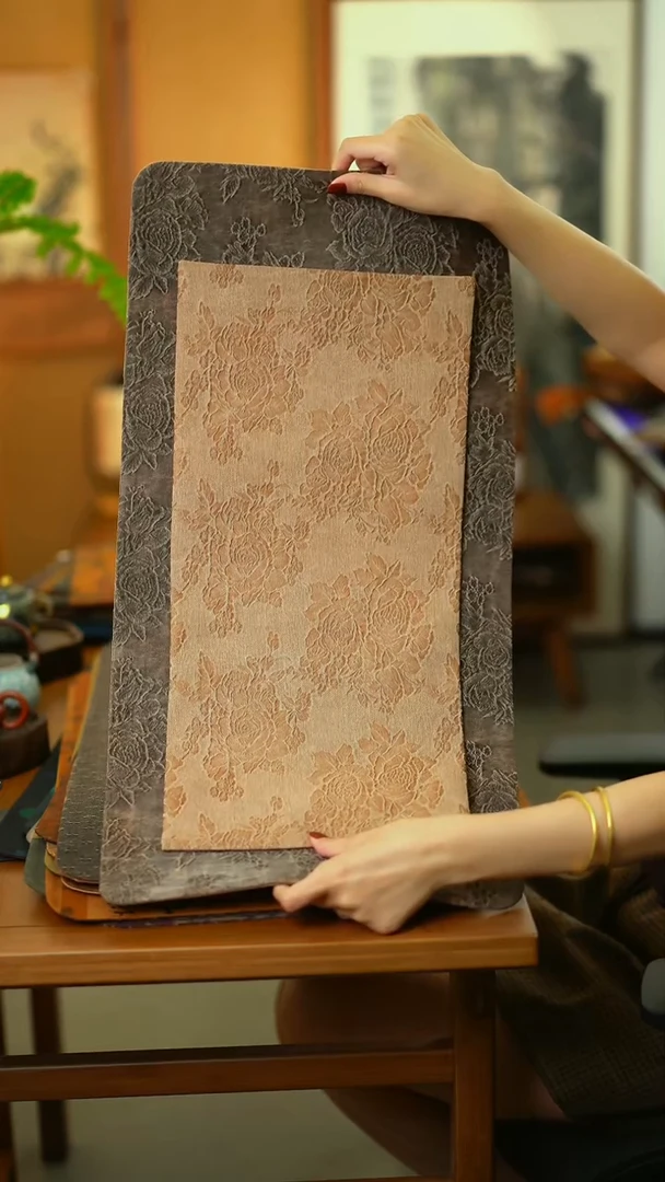 鱿***?大片白色牡丹加小片白色牡丹