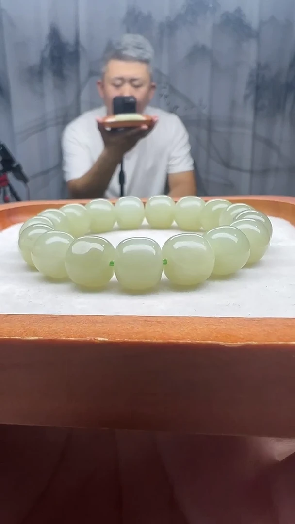手串未镶嵌和田玉湖水绿情水老邢卡13纯天然拍一发一